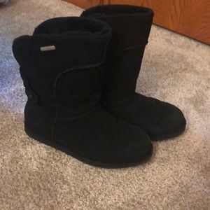 Cozy black emu boots